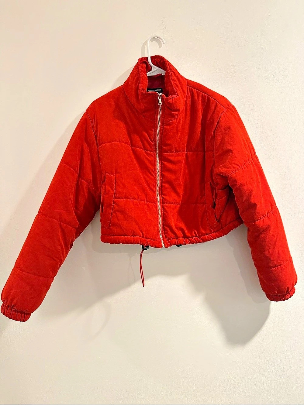 PrettyLittleThing Cropped Puffer Jacket in Red Size 4